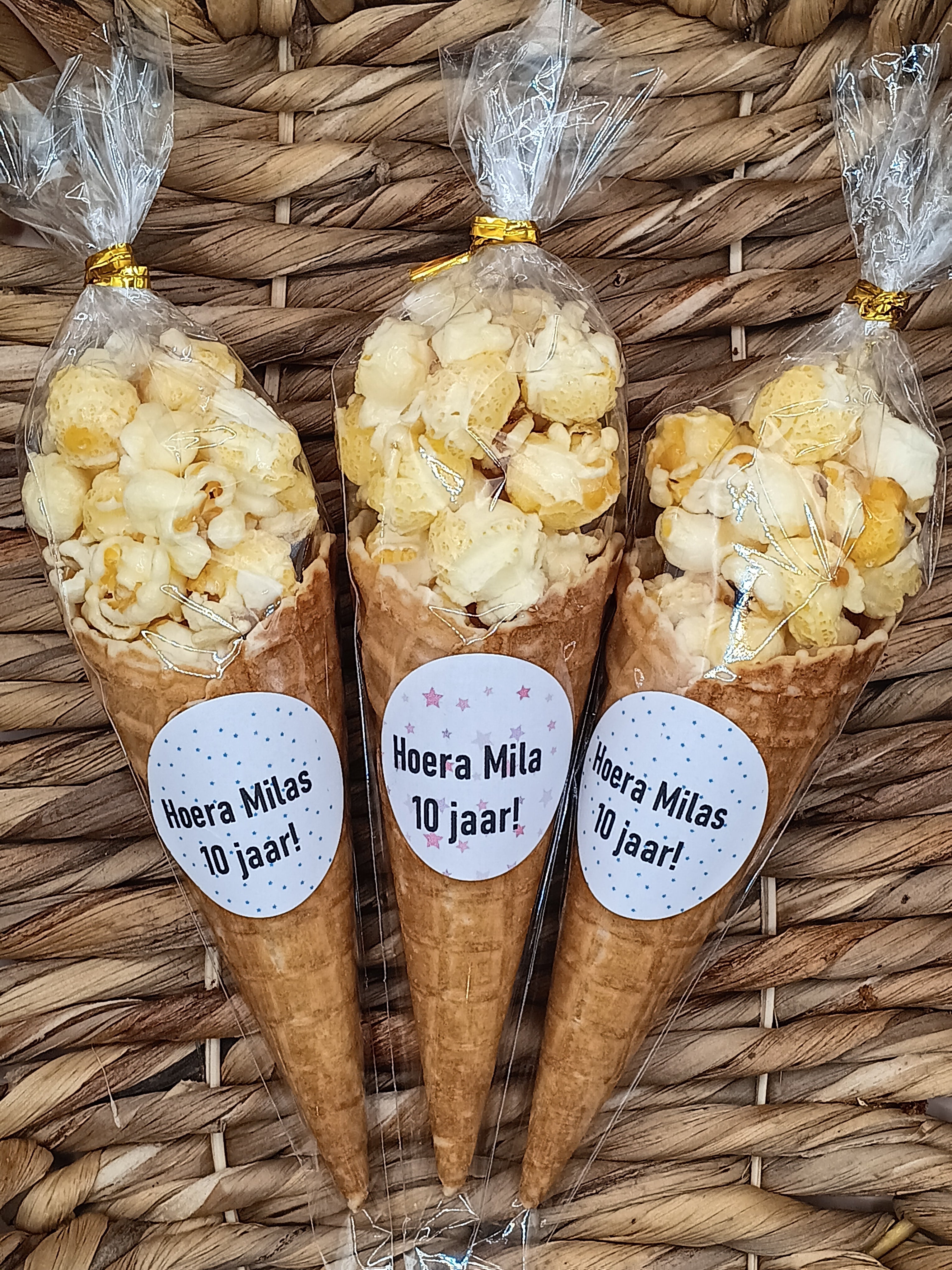 Popcorn IJshoorn Traktatie - Inclusief Sticker met Naam & Leeftijd