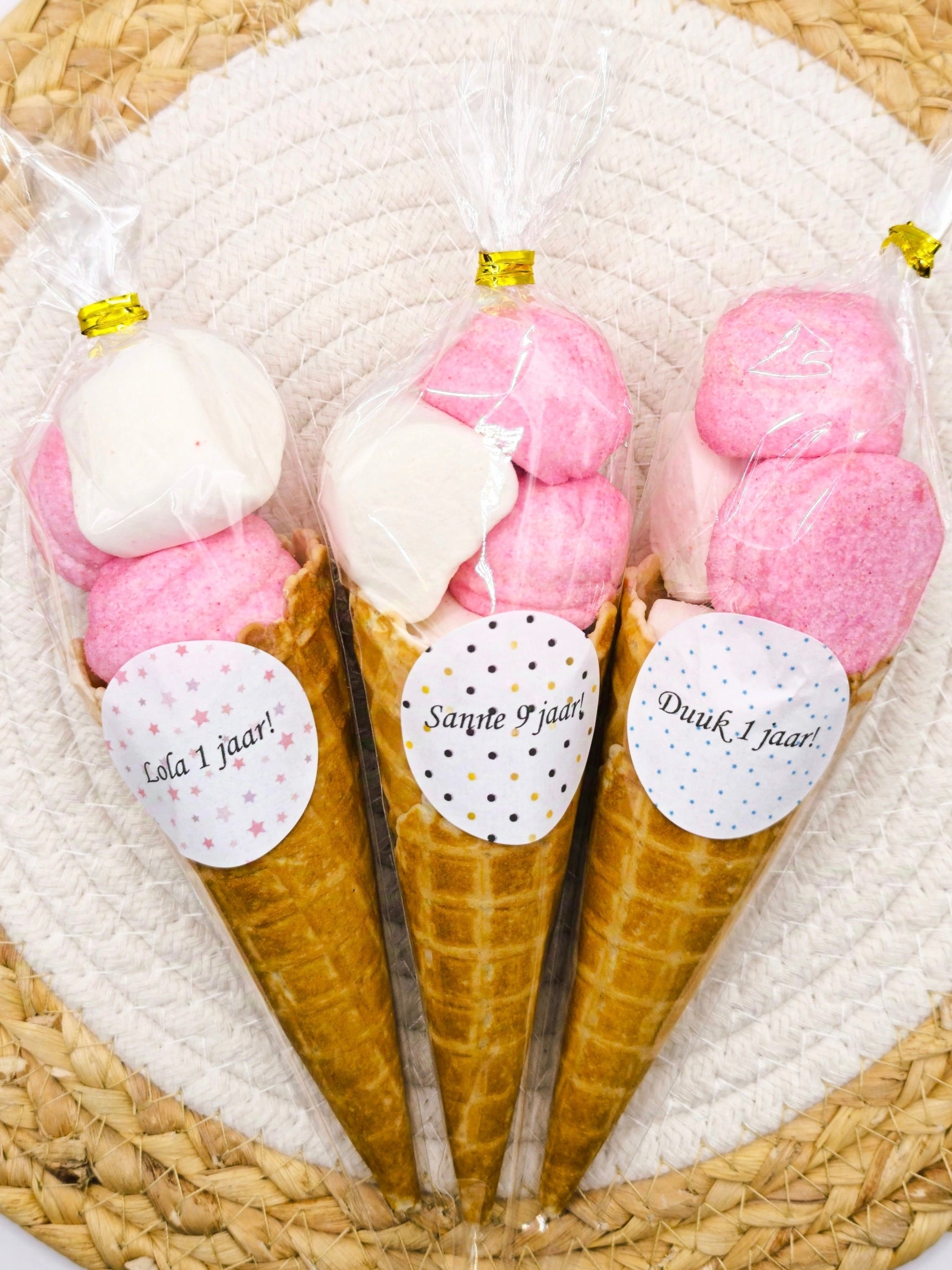 Traktatie IJshoorn met Roze & Witte Chamallows - Gepersonaliseerd